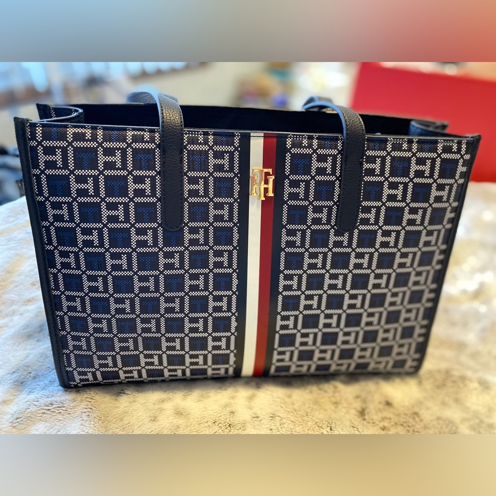 Tommy Hilfiger Purse.